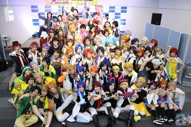 db真人：陈鲁豫出席珠宝品牌展览会，黑白配又酷又飒超有范儿